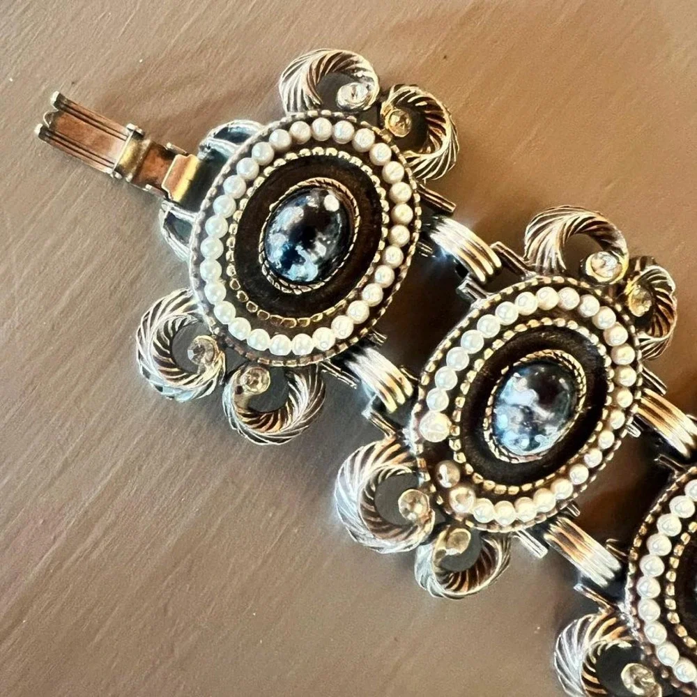 ✨ Vintage Statement Bracelet ✨‎